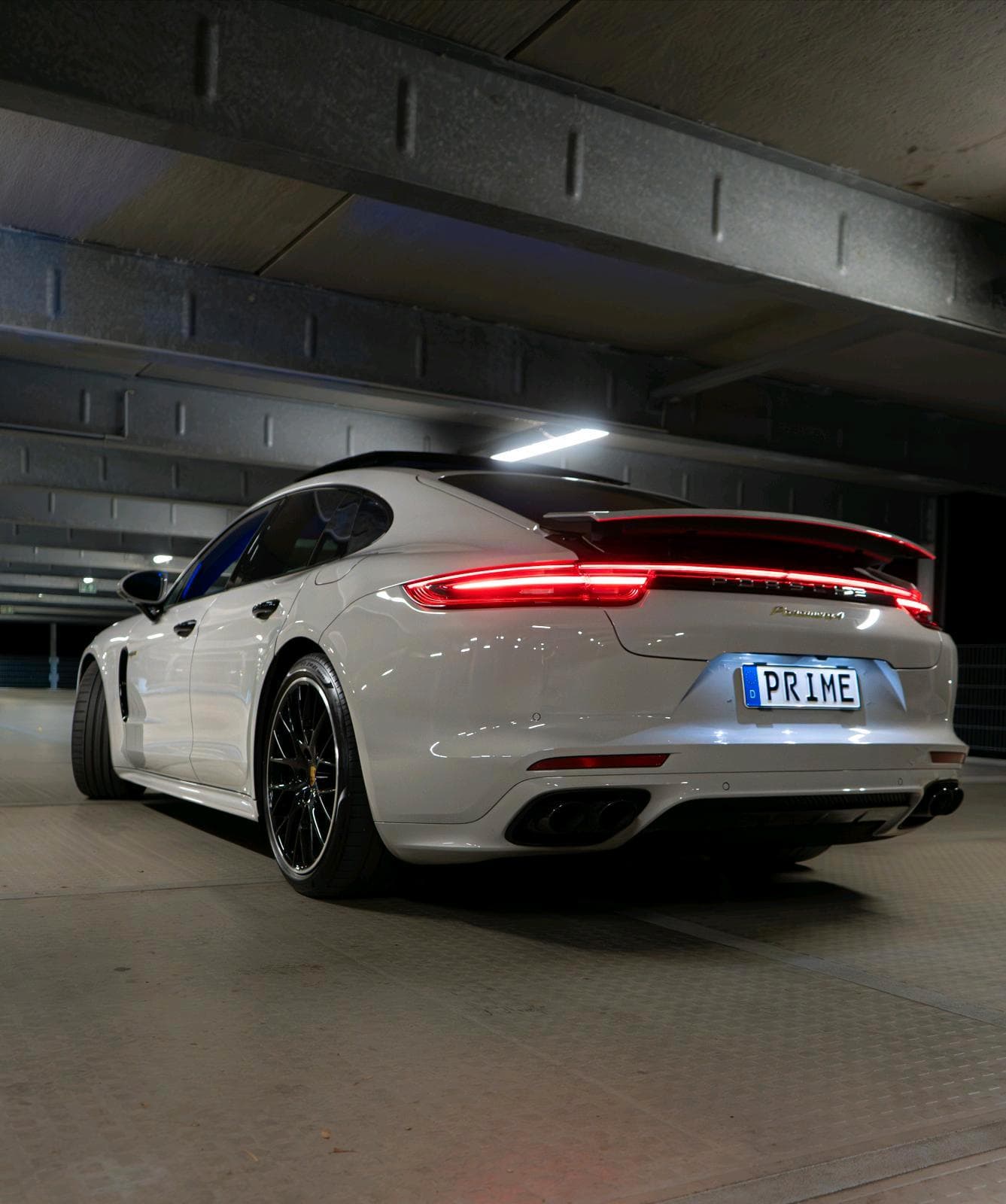 Porsche Panamera 4 mieten Hochzeitsauto Sportabgasanlage